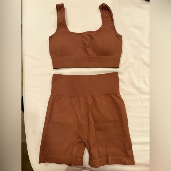 Amazon women’s workout set - Picture 2 of 5